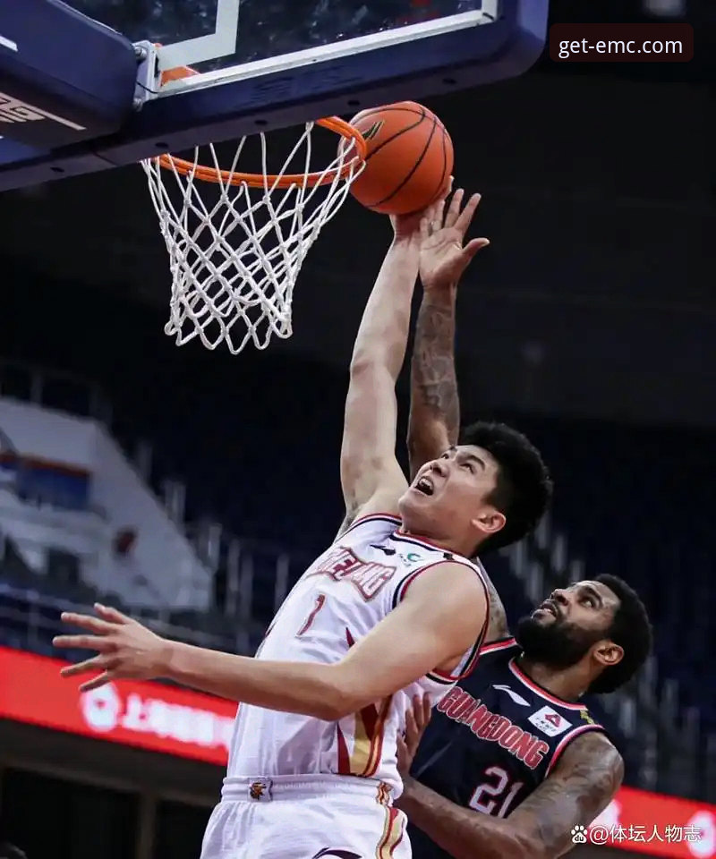 揭秘上海男篮12连胜背后的战术革新与数据洞察